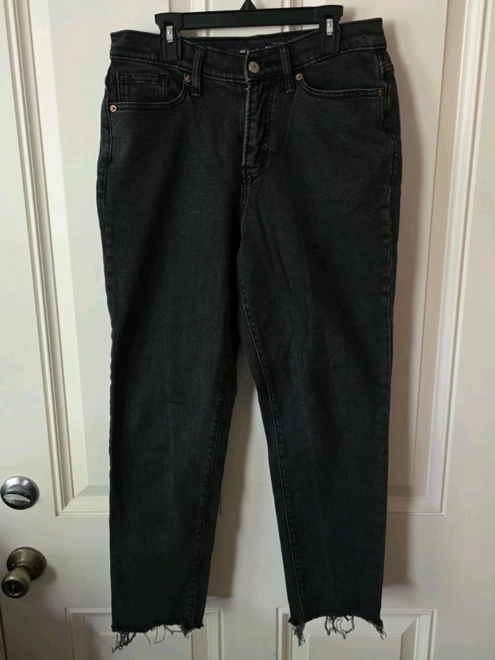 Old Navy Black Straight Leg Jeans Womens Size 4 Raw Hem Distressed Stretch
